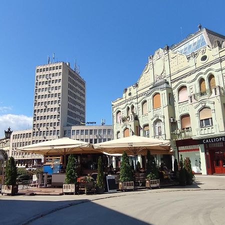 Appartement Menrat à Novi Sad Extérieur photo
