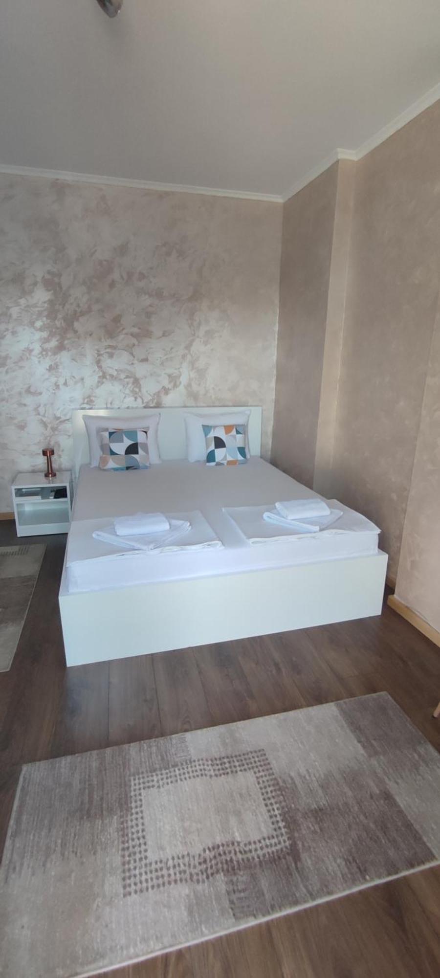 Appartement Menrat à Novi Sad Extérieur photo
